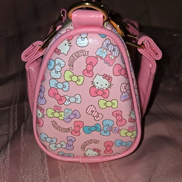 Hello Kitty Pink Handbag - Picture 2 of 10
